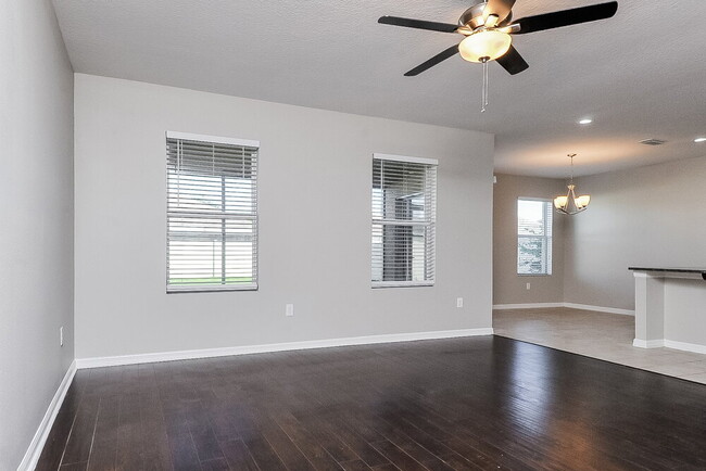 Building Photo - 10265 Newminster Loop