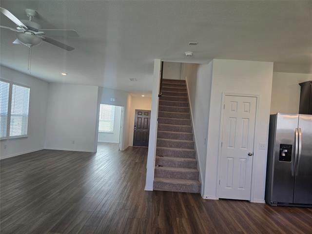 Building Photo - 906 Cottontail Dr