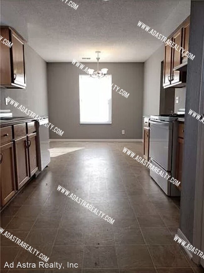 Building Photo - 3 br, 2.5 bath House - 16100 W 141st Ter