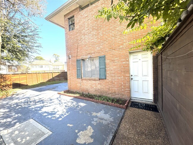 Foto del edificio - 6315 Deerwood Rd