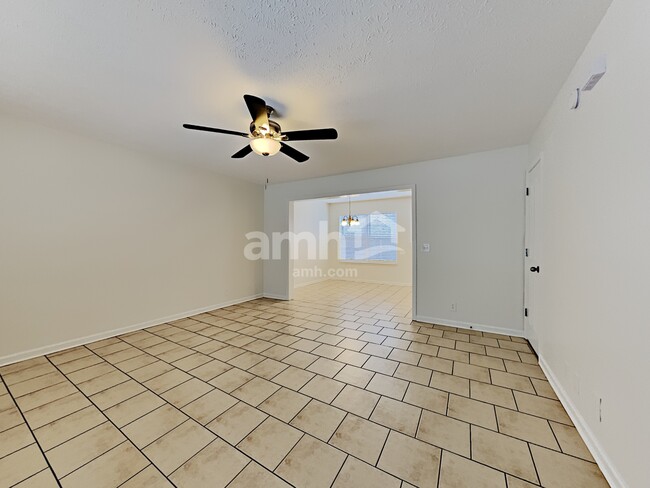 Building Photo - 1128 Eastwoods Dr