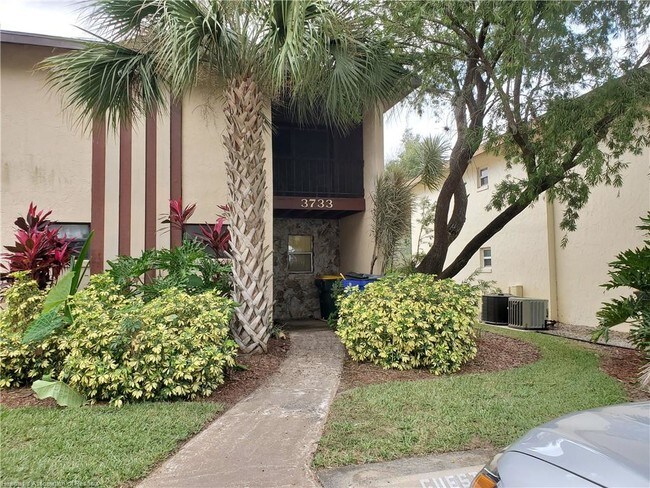 Foto del edificio - 3733 Edgewater Dr