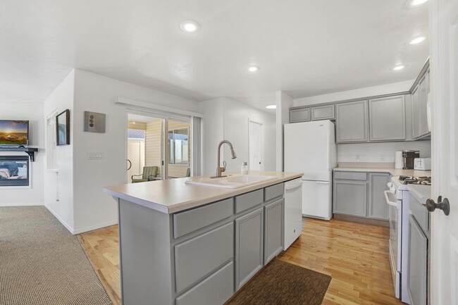 Building Photo - 209 Long Island Ave