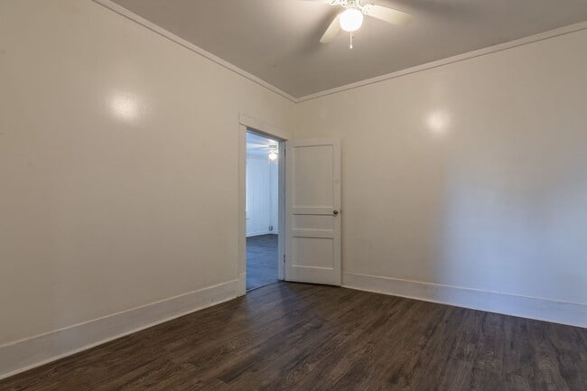 Foto del edificio - G TEAM - FOR LEASE - Quaint, Private Farmhouse