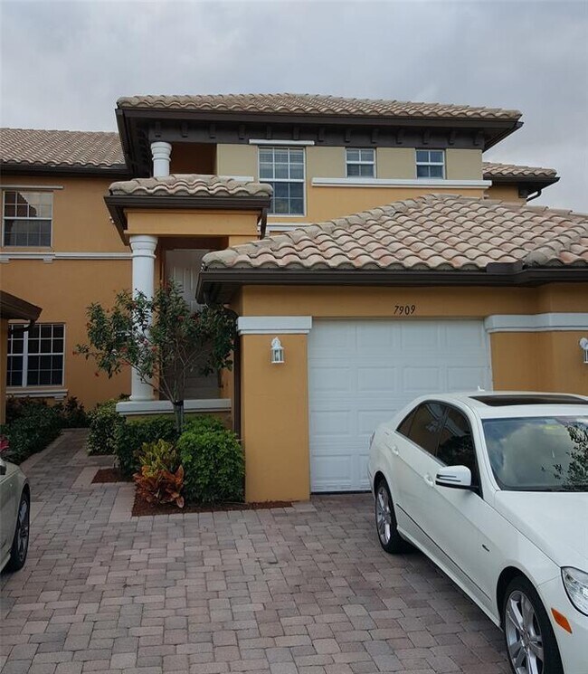 Building Photo - 7909 NW 128th Ln