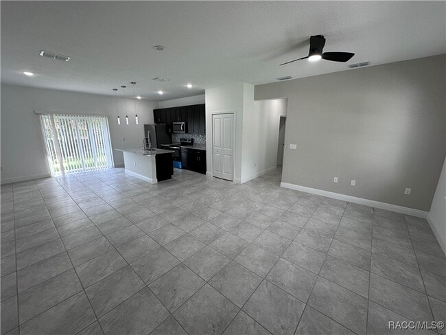 Building Photo - 7145 N Heritage Dr