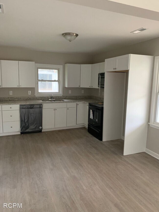 Building Photo - 3 br, 2 bath House - 605 10th Street