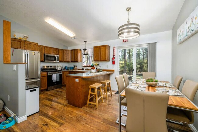 Foto del edificio - 3310 Wedgewood Loop