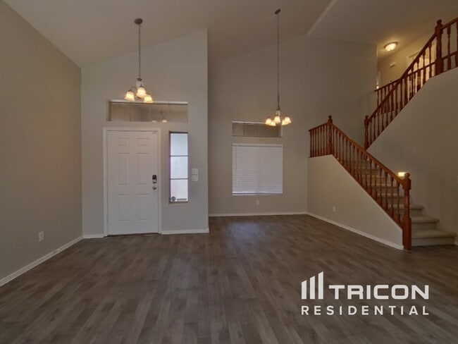 Building Photo - 35002 N Bandolier Dr