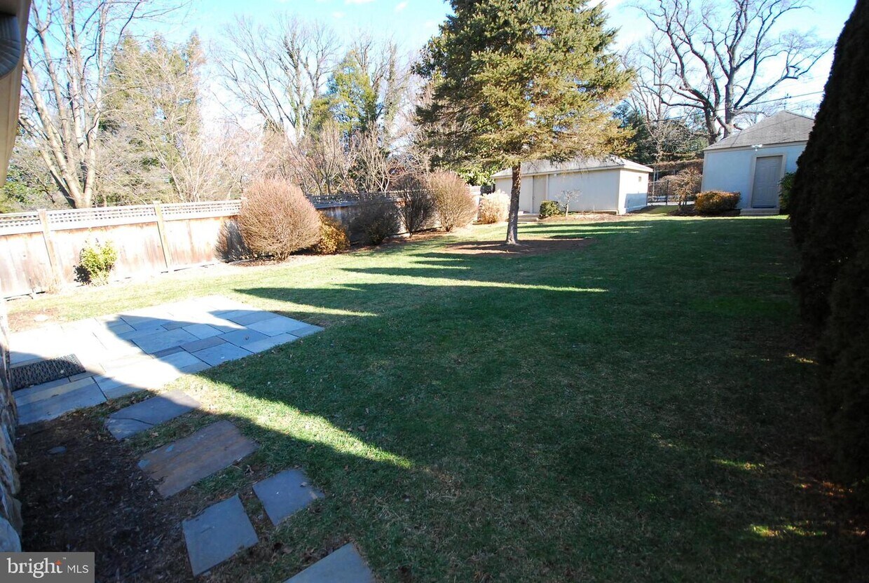 Primary Photo - 316 W College Terrace