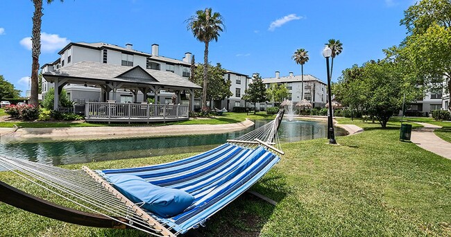 Foto del edificio - The Palms at Clear Lake Apartments