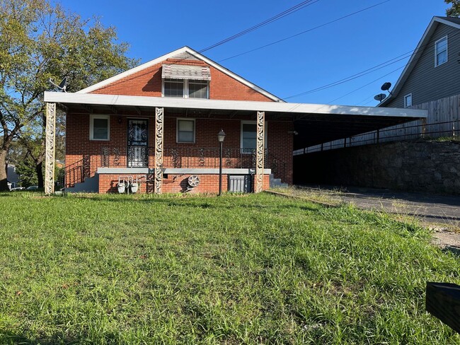 Foto del edificio - Charming West Nashville Home!