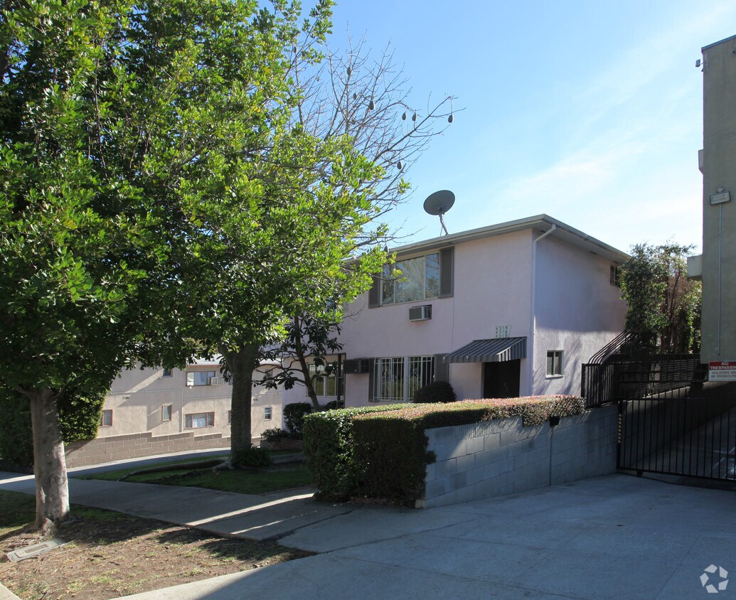 Building Photo - 4314-4318 Finley Ave