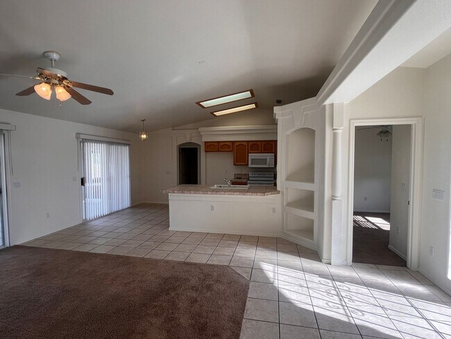 Foto del edificio - PRICE DROP! 4 bedroom, 2 bath Longterm Unf...