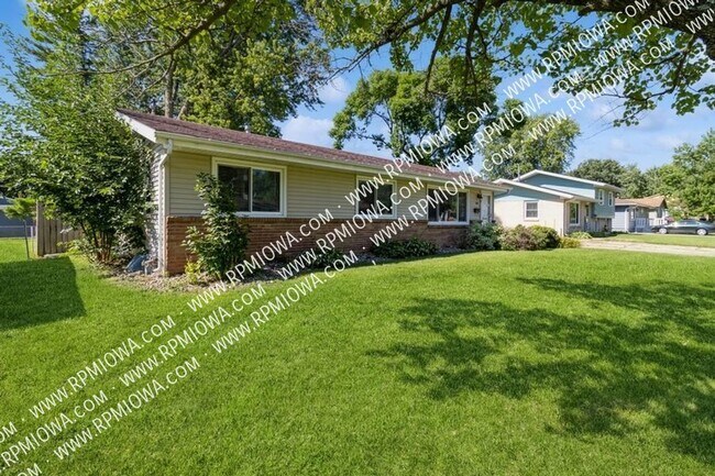 Foto del edificio - 2,000 FINISHED SQ FEET!! 4 Bedroom, 2 Bath...