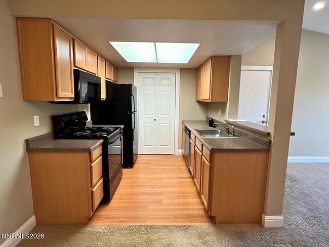 Foto del edificio - 555 E Patriot Blvd