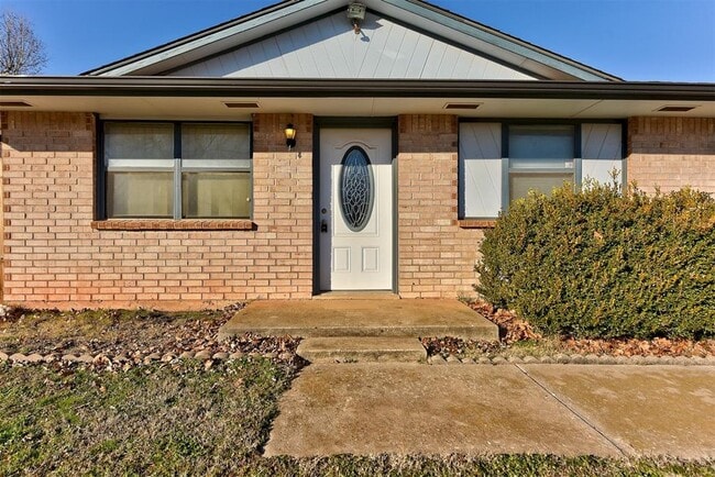 Building Photo - 4509 Royal Oak Dr