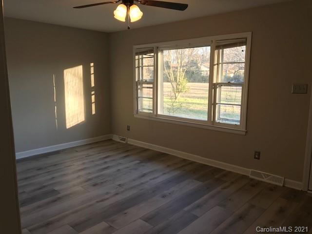 Foto del edificio - 15341 Idlewild Rd