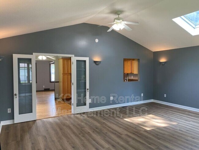 Foto del edificio - 1519 NE Englewood Rd