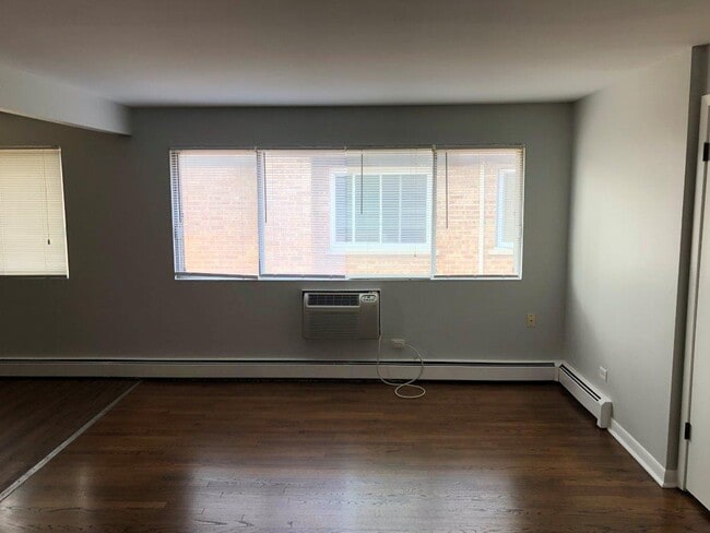 Foto del edificio - 8549 Grand Ave