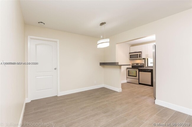 Foto del edificio - 16919 N Bay Rd