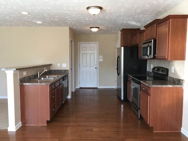 Building Photo - Beautiful 4 Bedroom Home