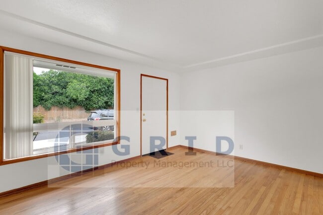 Building Photo - One Bedroom Apartment Available - Montavil...