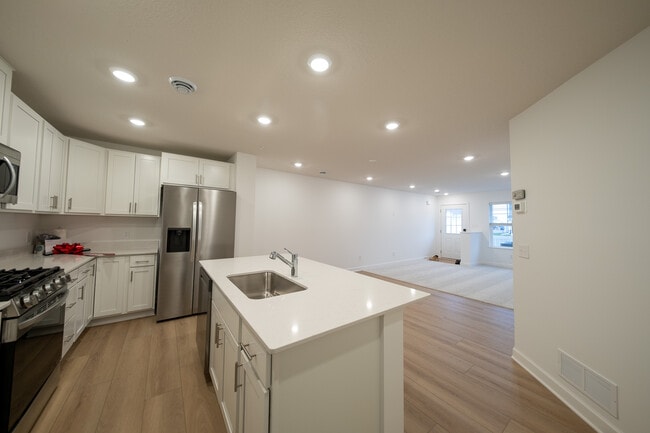 Foto del edificio - 21715 Denton Ave