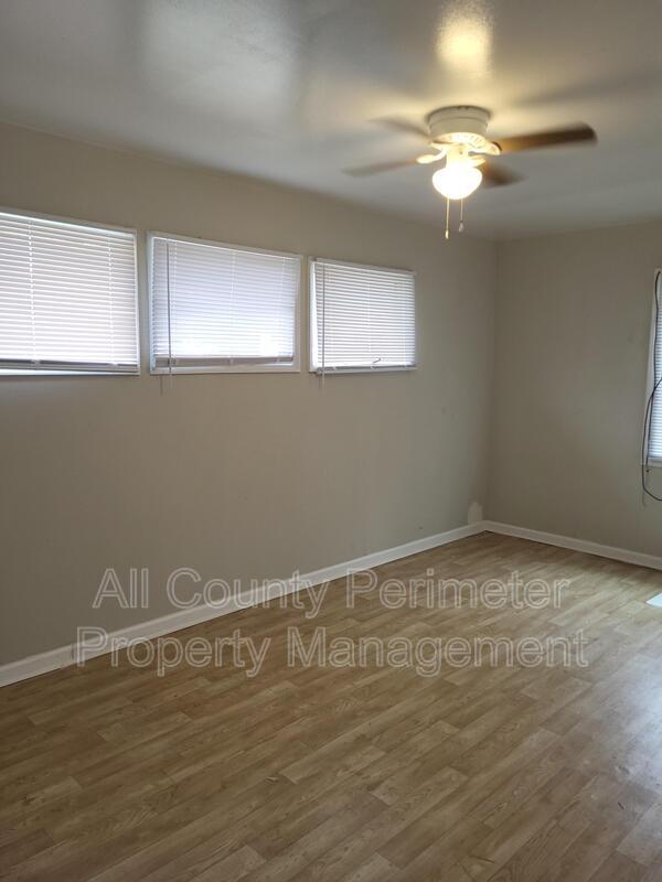 Building Photo - 2852 Sommers Drive