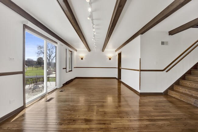 Building Photo - 2265 Eastview Dr