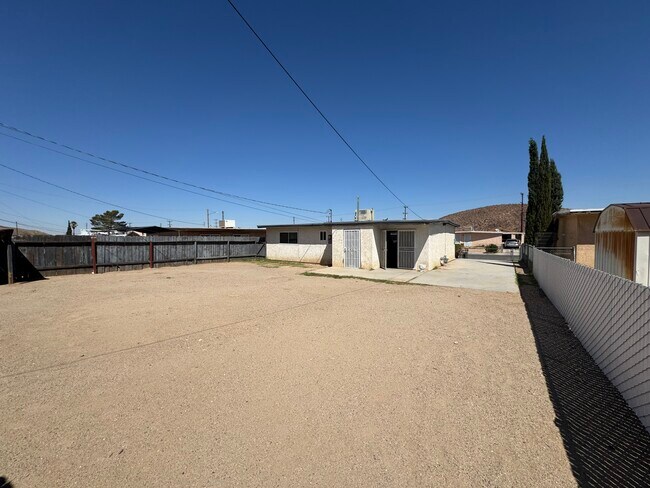 Building Photo - 1130 Mojave Dr
