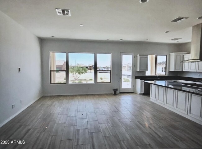 Building Photo - 479 E Watermelon Ln