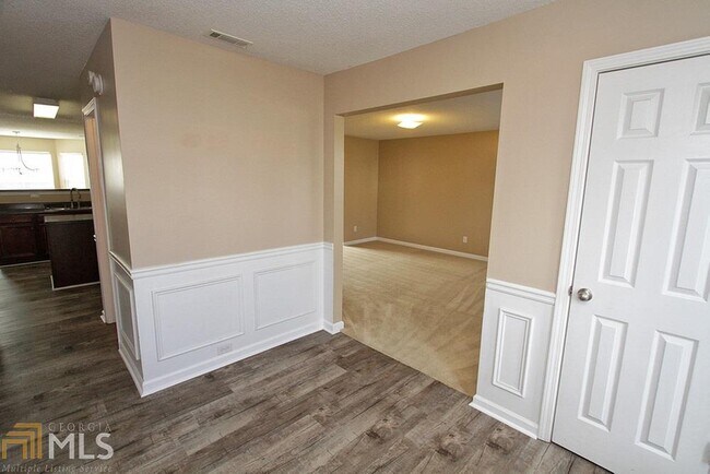 Building Photo - 2042 Ivy Fork Ln