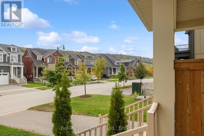 Photo du bâtiment - 213 Yellow Birch Cres