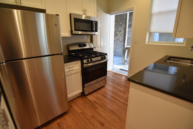 Foto del edificio - 3121 N Sheffield Ave