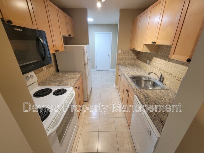 Photo du bâtiment - 14803-14851 51 Ave NW