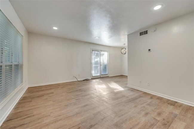 Building Photo - 4239 McKinney Ave