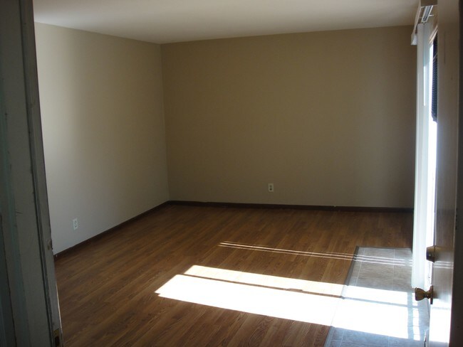 Living Room - 206 Broadway St