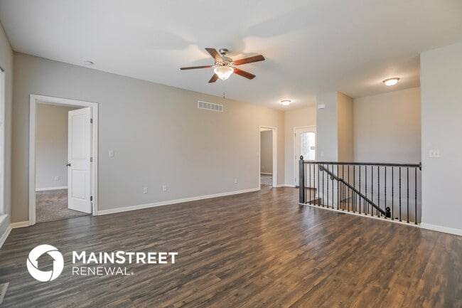 Building Photo - 211 NE Kim Ct