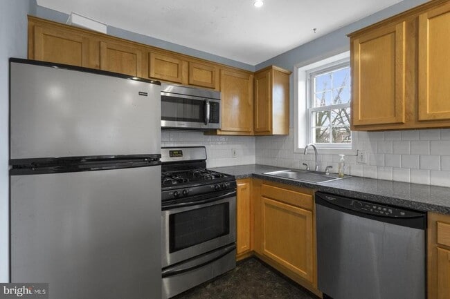 Foto del edificio - 5443 Houghton Pl