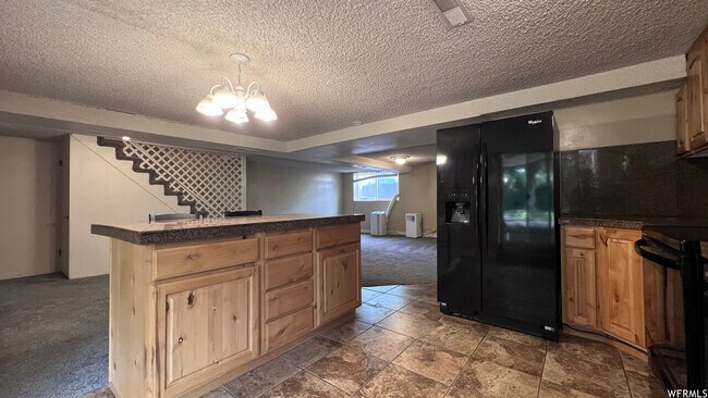 Building Photo - Room 1