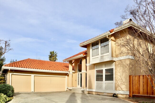 Foto del edificio - Luxury home with turf baseball/softball ba...
