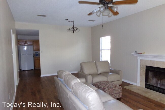 Building Photo - 3 br, 2 bath House - 1520 W. Kentucky Street