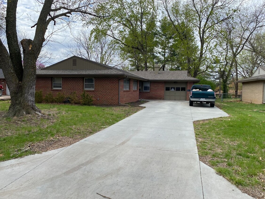 2445 Vaughn Dr, Manhattan, KS 66502 House Rental in Manhattan, KS