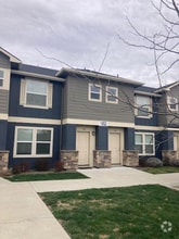 Building Photo - 1452 N Allumbaugh St