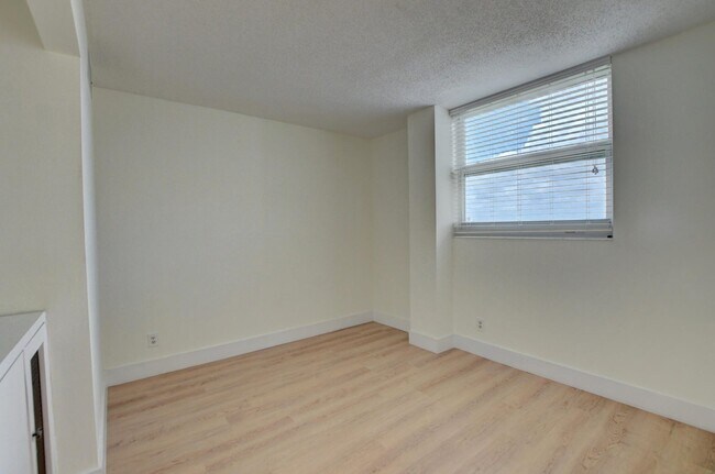 Foto del edificio - 6161 NW 2nd Ave