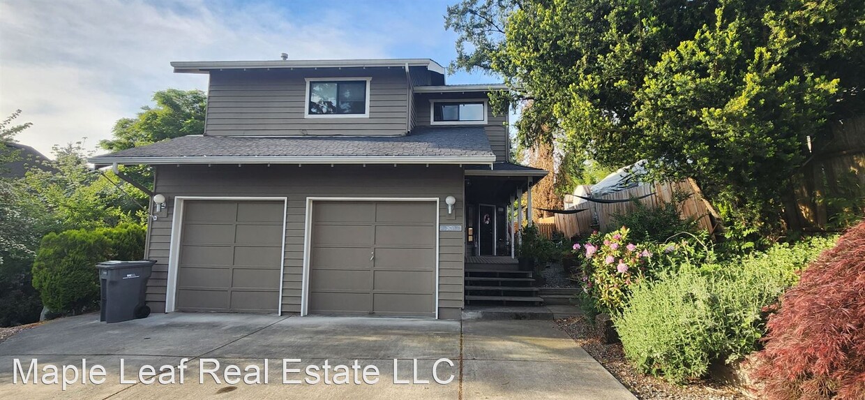 Foto principal - 3 br, 2.5 bath House - 26710 NE Stephens S...