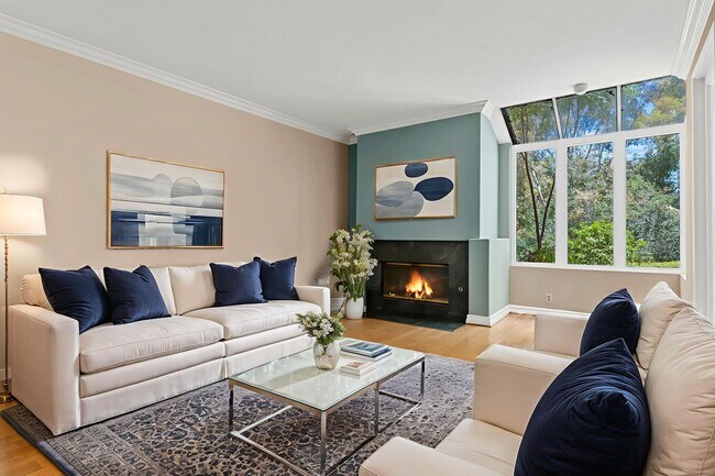 Foto del edificio - Charming & Bright Home in the Heart of Irv...