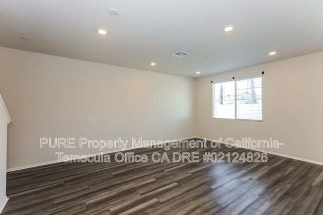 Foto del edificio - 28240 Heirloom Dr