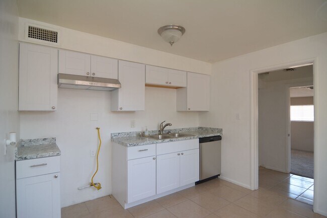 Foto del edificio - Charming 3 Bedroom 2 Bath House! Close to the UofA and Downtown!